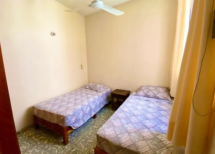 Del Centro Pensión Zihuatanejo